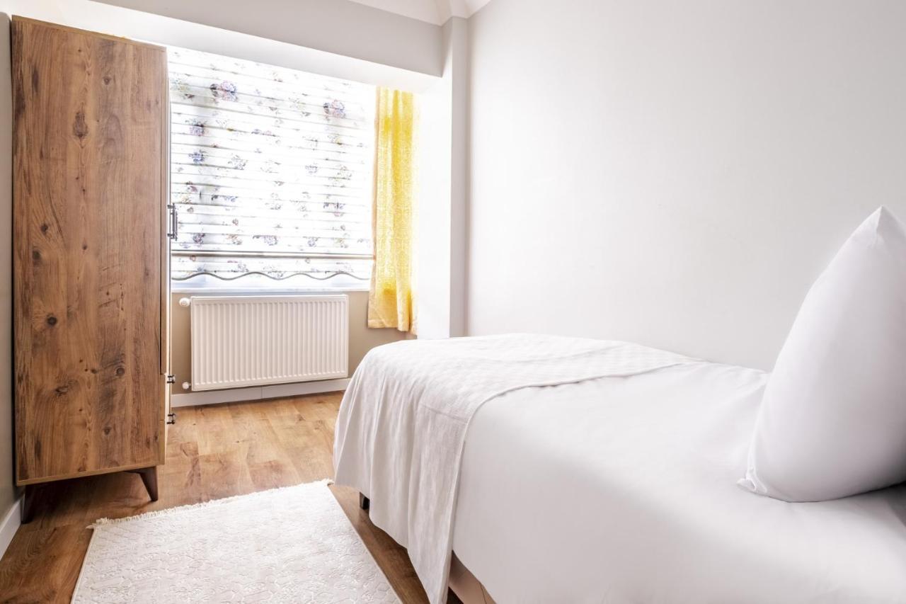 イスタンブールVibrant Flat With Balcony In Maltepeアパートメント エクステリア 写真